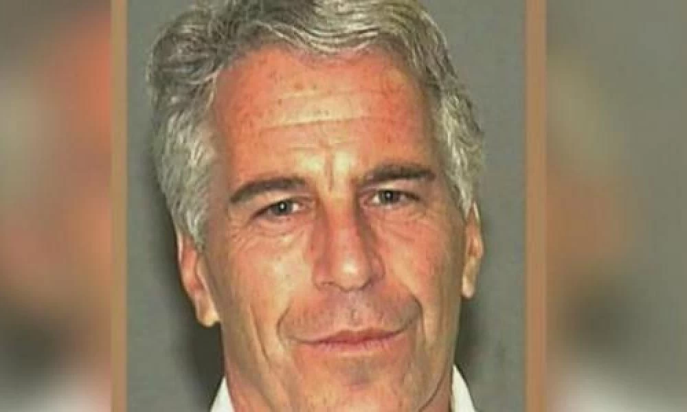 Νέα καταγγελία κατά του Τζέφρι Έπσταϊν- «Με βίαζε μπροστά στον γιο μου»